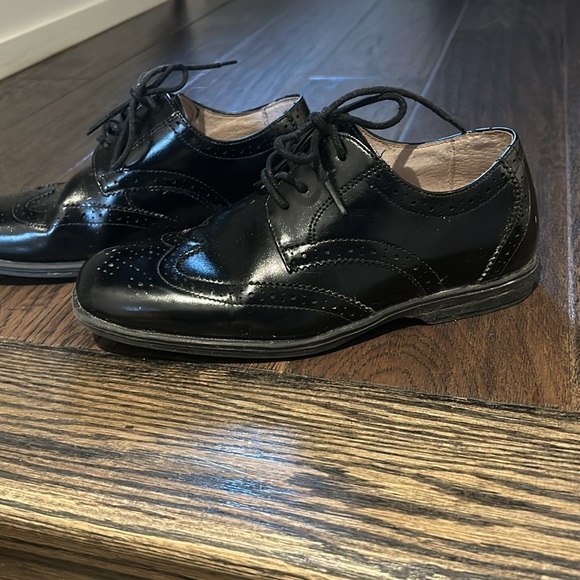 Boys dress shoes size 2.5 - Picture 3 of 3